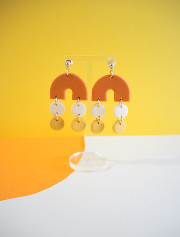 Boucles d'oreilles arche orange et ronds pendants jaune pastel et jaune