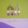 Boucles d'oreilles pendantes arc en ciel arche vert et ronds rose pale et violet