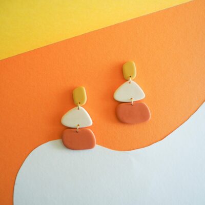 Boucles d'oreilles asymétriques forme galet jaune, jaune pastel & orange