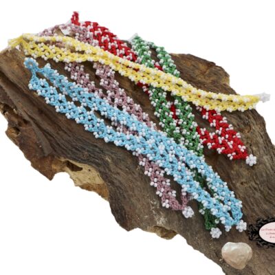Collection de braceletsdouble rang réalisés en dentelle de crochet Clélie