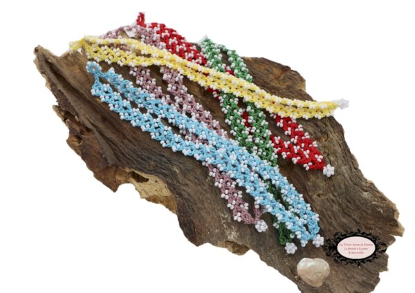 Collection de braceletsdouble rang réalisés en dentelle de crochet Clélie