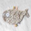 doudou plat poisson gris