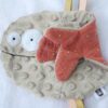 doudou plat poisson gris