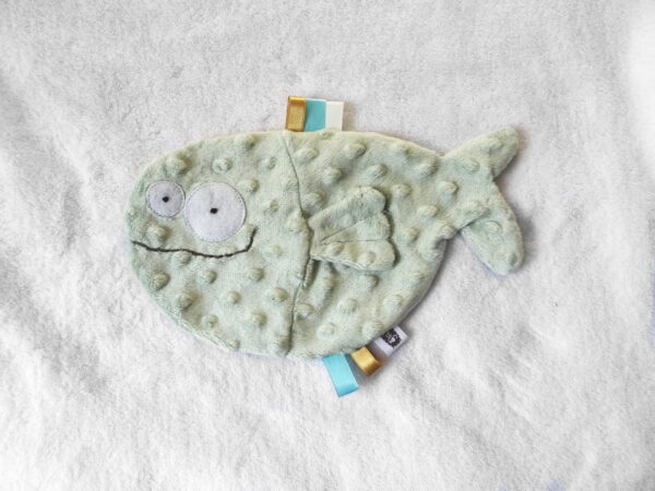 doudou plat poisson vert