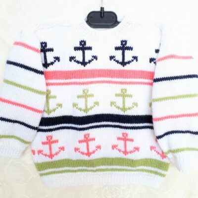 Pull enfant au tricot, blanc style marin avec des ancres brodées, taille 2 ans
