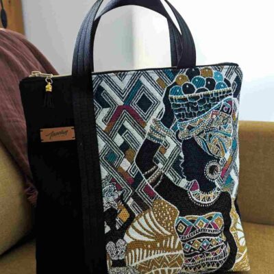 sac à main noir avec motif africain