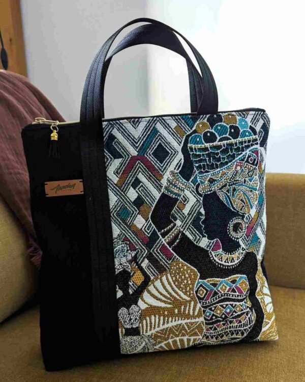 sac à main noir avec motif africain