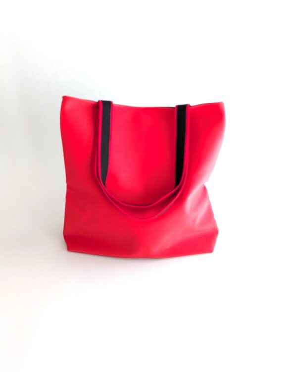 sac rouge avec anse rouge et noir