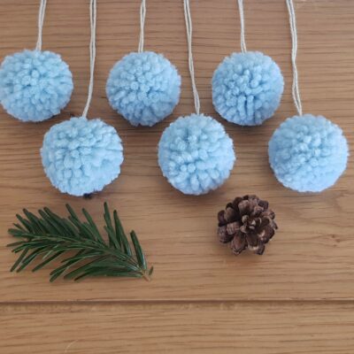 boules de noël artisanales bleu ciel