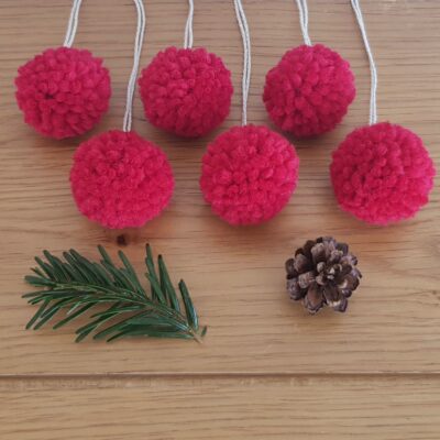 boules de Noël artisanales rouges