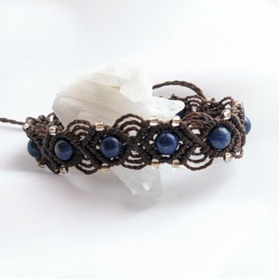 bracelet macramé marron avecperles en lapis lazuli