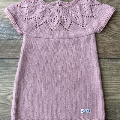robe bébé tricotée main couleur rose thé