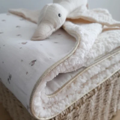 Couverture bébé écru imprimé oiseaux