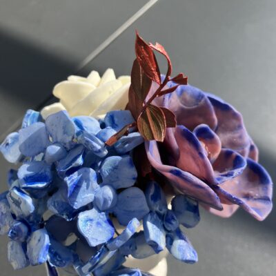 "Rêve bleu" bouquet artisanal de 4 fleurs éternelles en porcelaine froide