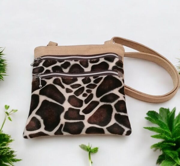 Pochette triple zip en liège et fausse fourrure imitation girafe