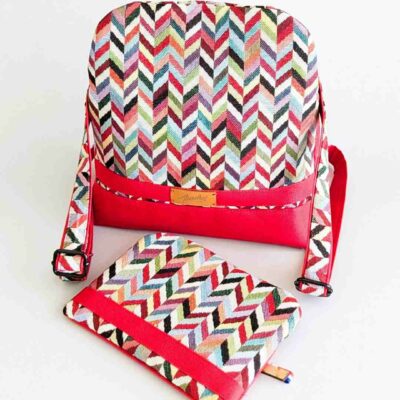 Sac à dos et trousse assortie rouge avec motifs chevrons