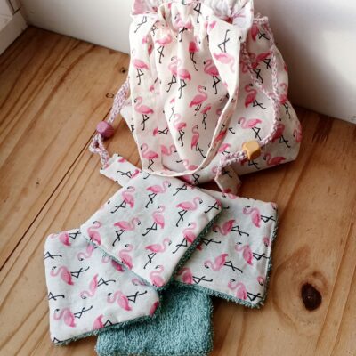 trousse de toilette et lingettes