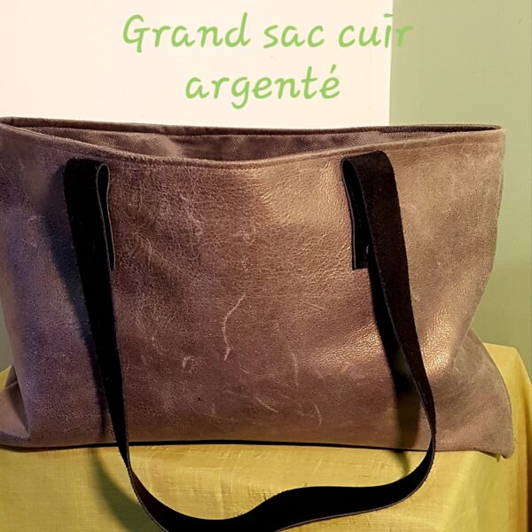 Grand sac en cuir argenté