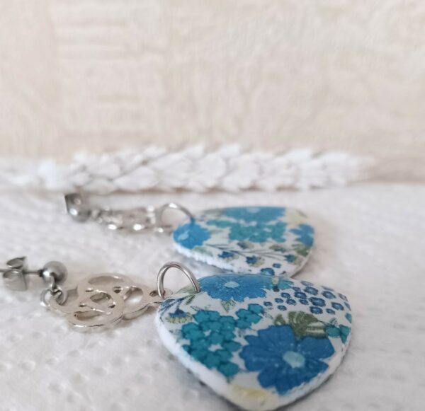 Boucles d'oreilles fleurs bleues – Image 4