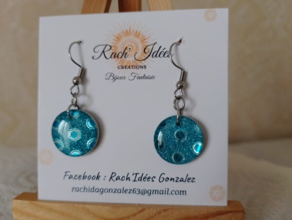 Boucles d'oreilles rondes fantaisie bleues – Image 2