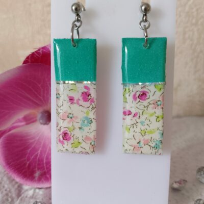 Boucles d'oreilles bicolore bleu turquoise motifs fleurs