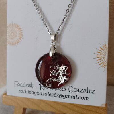 Pendentif rond burgundy motif volute argent