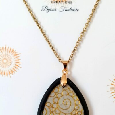 Pendentif forme goutte résine papier motifs volutes or