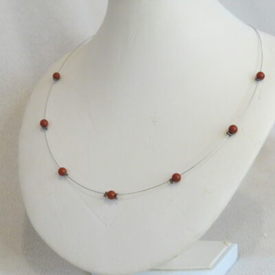 Collier jaspe monté sur câble