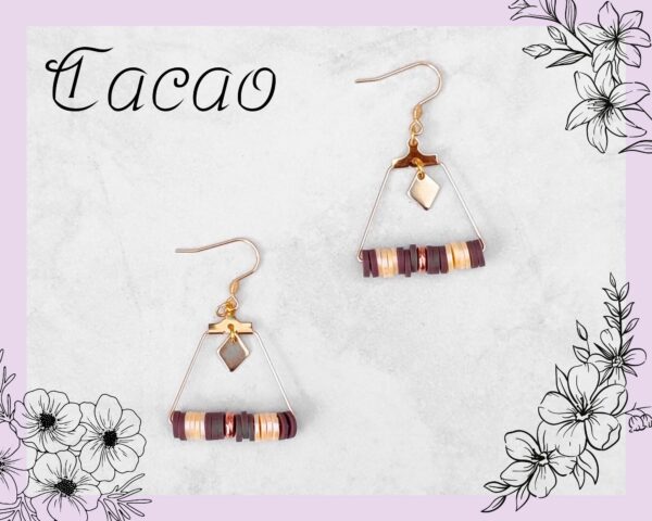 Boucle d'oreilles en perles heishi marron et beige nacré, monture dorée