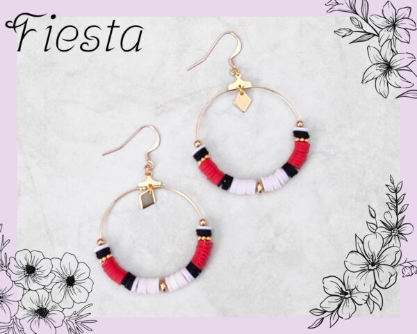 Boucle d'oreilles en perles heishi rouge, noir et blanc, monture dorée