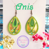 "Boucles d'oreilles artisanales en papier, fabriquées avec la technique du quilling. Modèle 'Anis", vert et jaune, orné de strass et verni pour plus de solidité. Bijoux fantaisie légers et élégants."