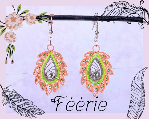 "Boucles d'oreilles artisanales en papier, fabriquées avec la technique du quilling. Modèle "Féérrie", orange, vert et gris, décorées de strass et verni pour plus de solidité. Bijoux fantaisie légers et élégants."