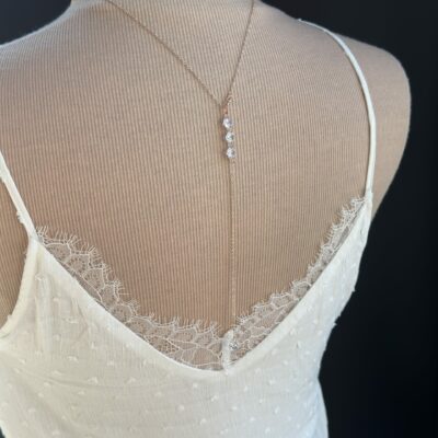 Collier dos nu mariée en cristal acier or rose, existe aussi en argent, or ou en laiton - Ateliersdisa