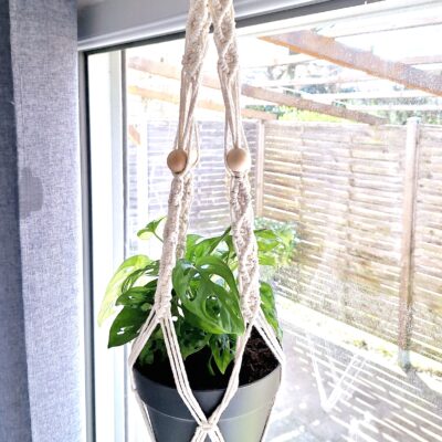 suspension plante macramé écru perles en bois