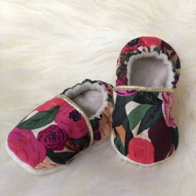 chaussons bébé motif fleurs