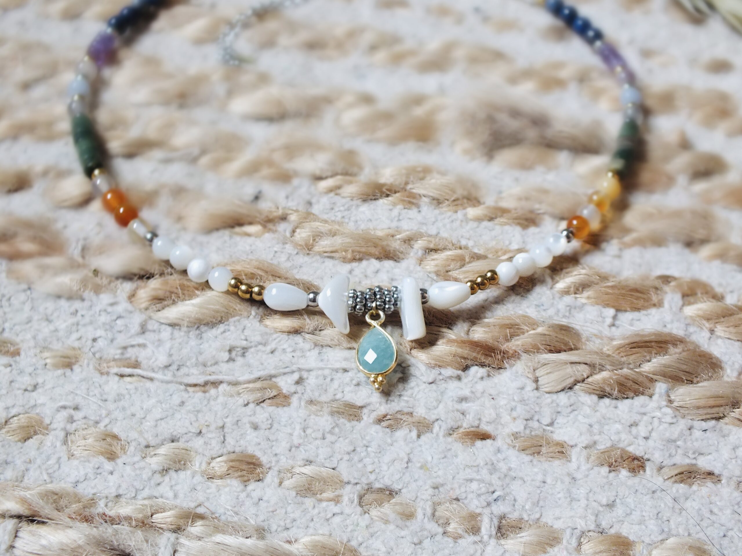 Collier fait main en pierres naturelles