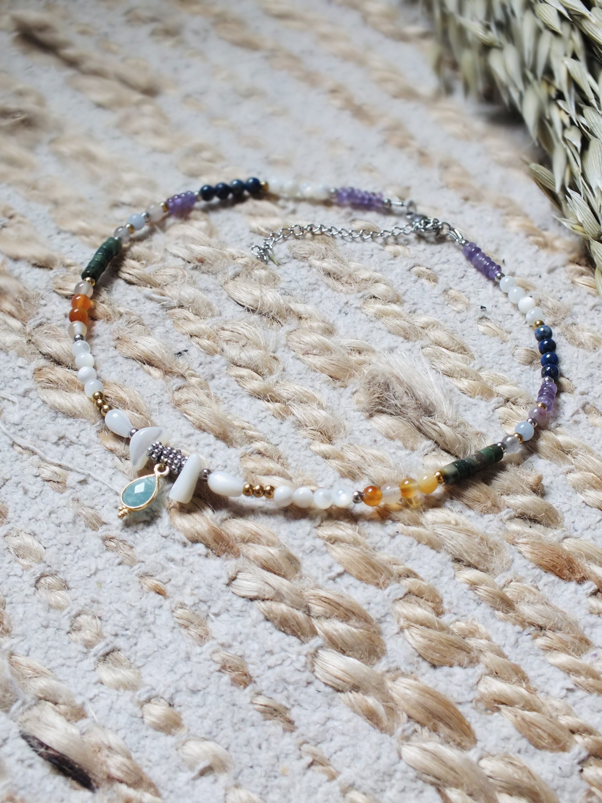 Collier fait main en pierres naturelles