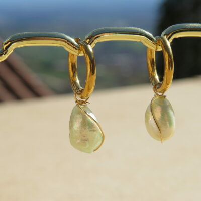 Boucles d'oreilles Vaiana en perles d'eau douce vert nacré