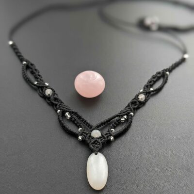 Collier Macramé Noir Pierre De Lune .Bijou Unique .Lithothérapie
