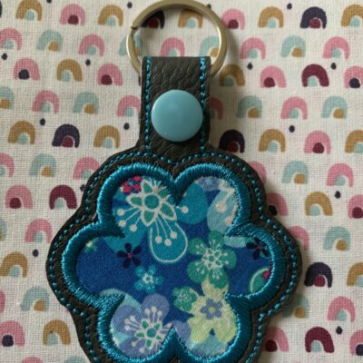 Porte clés fleur appliquée