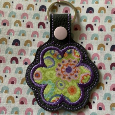 Porte clés fleur appliquée