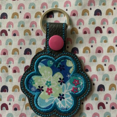 Porte clés fleur appliquée