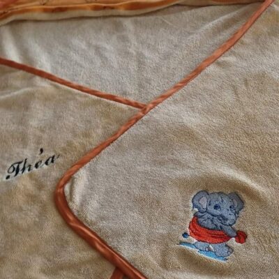 Cape de bain brodé , personnalisable