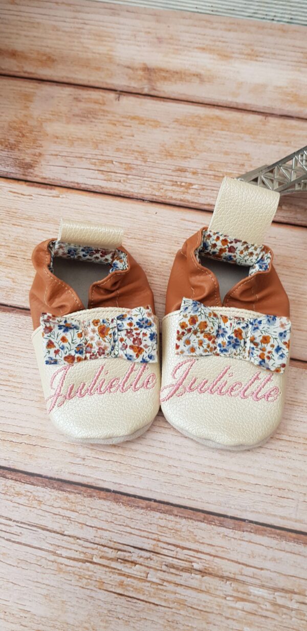 Chaussons souples beige et camel noeud liberty