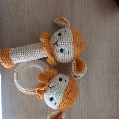 anneau de dentition et hochet au crochet