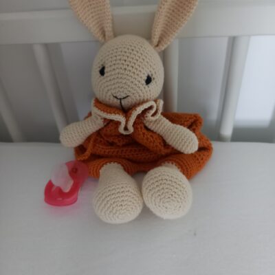 doudou lapin grandes oreilles au crochet