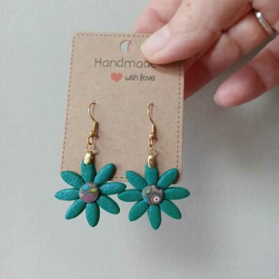 Boucles d'oreilles femme, marguerites bleues