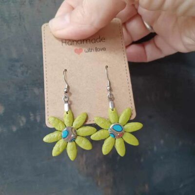 Boucles d'oreilles femme marguerites pistache