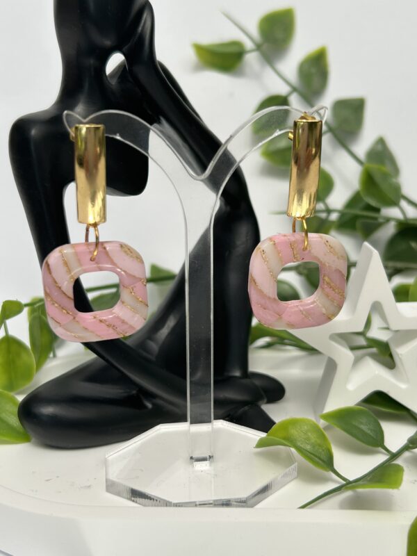 Boucles d’oreilles en pâte polymère, roses avec feuille d’or