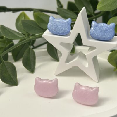 Boucles d’oreilles chat rose et bleu paillettes